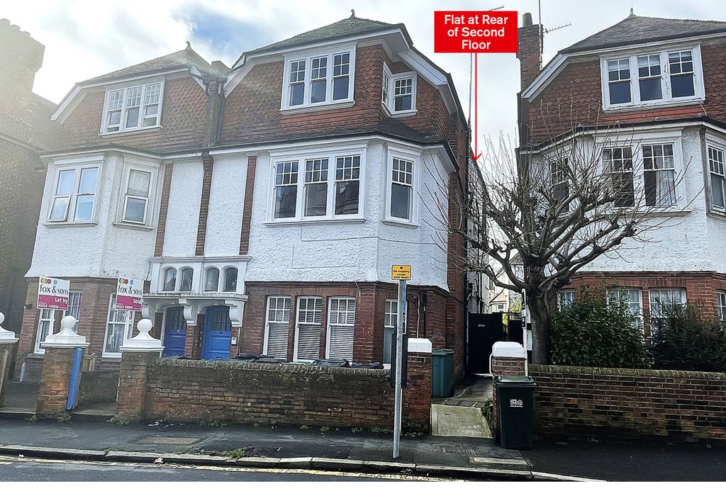 Property photo 1 of 2