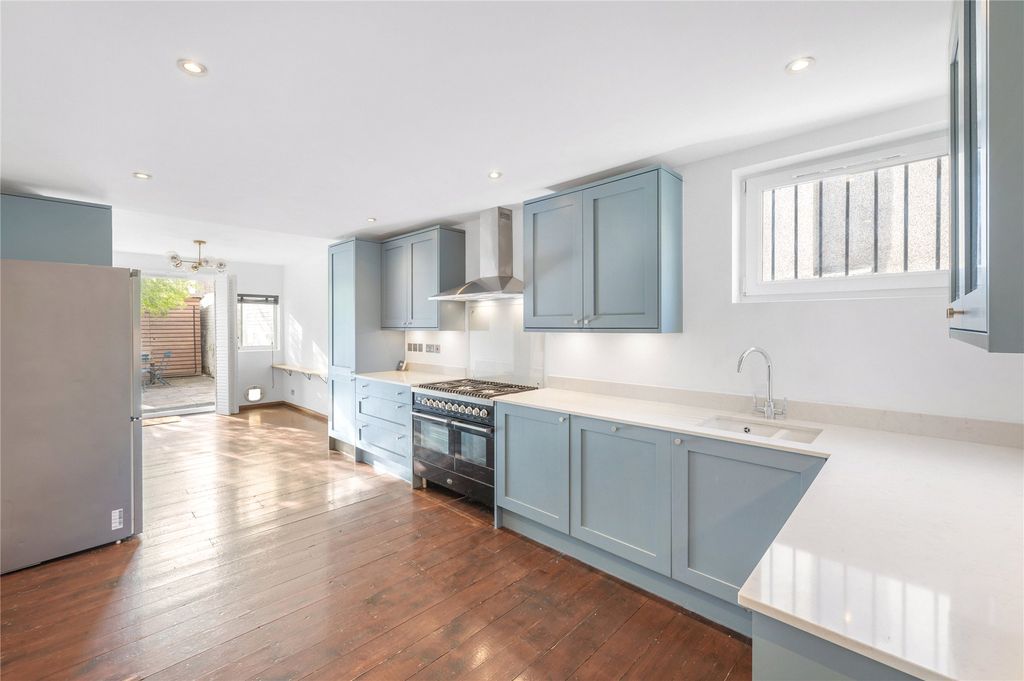 Property photo 1 of 17 Kitchen