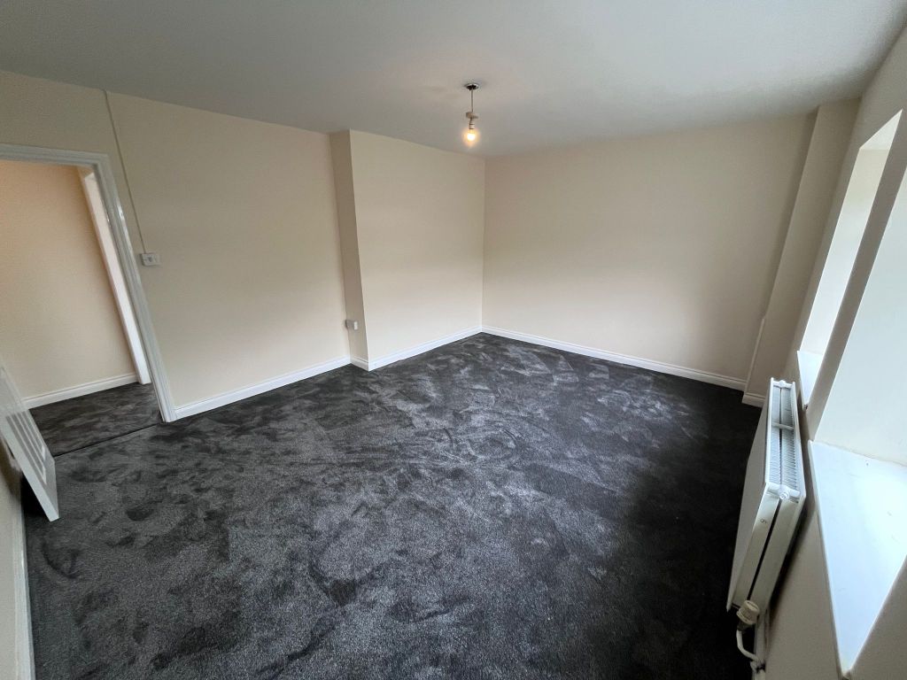 Property photo 3 of 10 Living Room