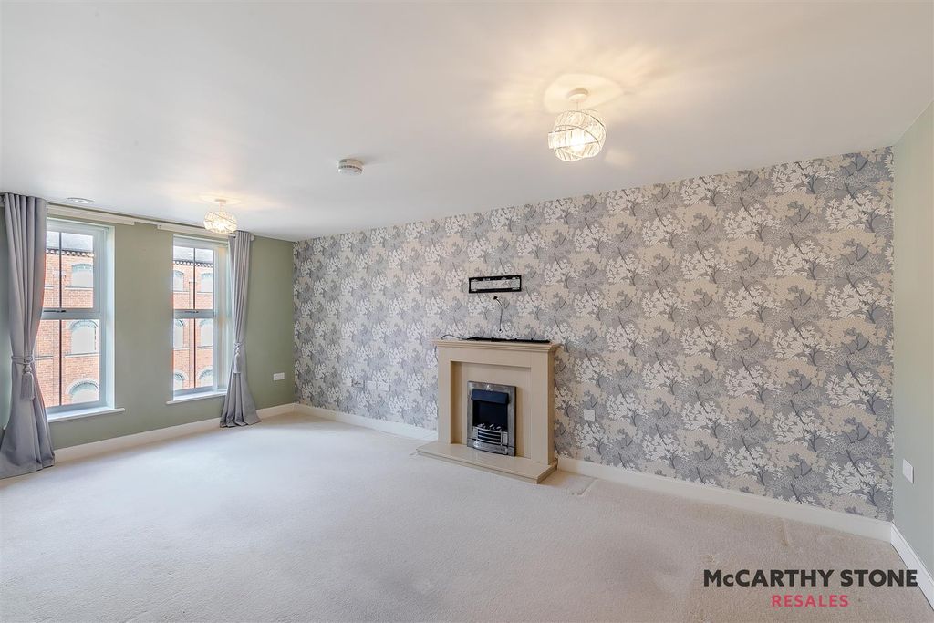 Property photo 2 of 15 8619679-Interior28.Jpg