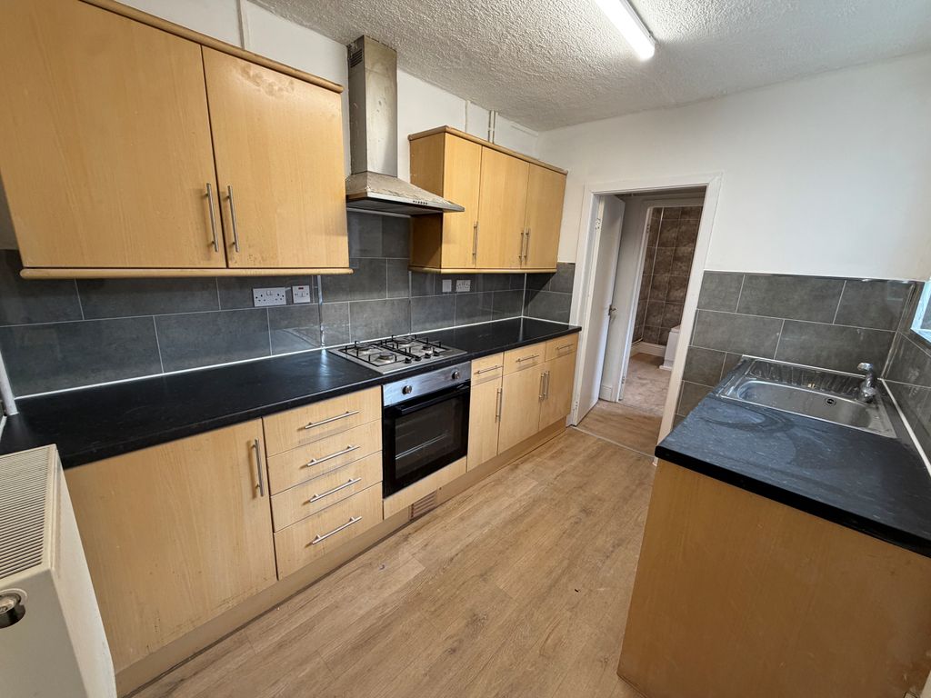 Property photo 2 of 11 Kitchen