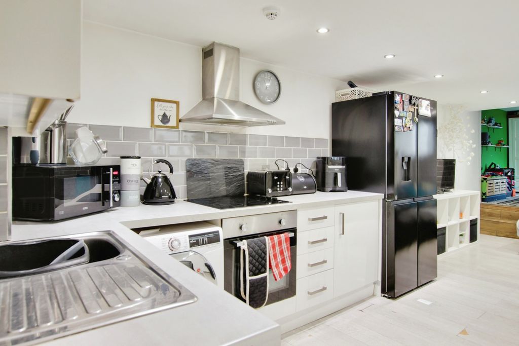 Property photo 1 of 11 Photography