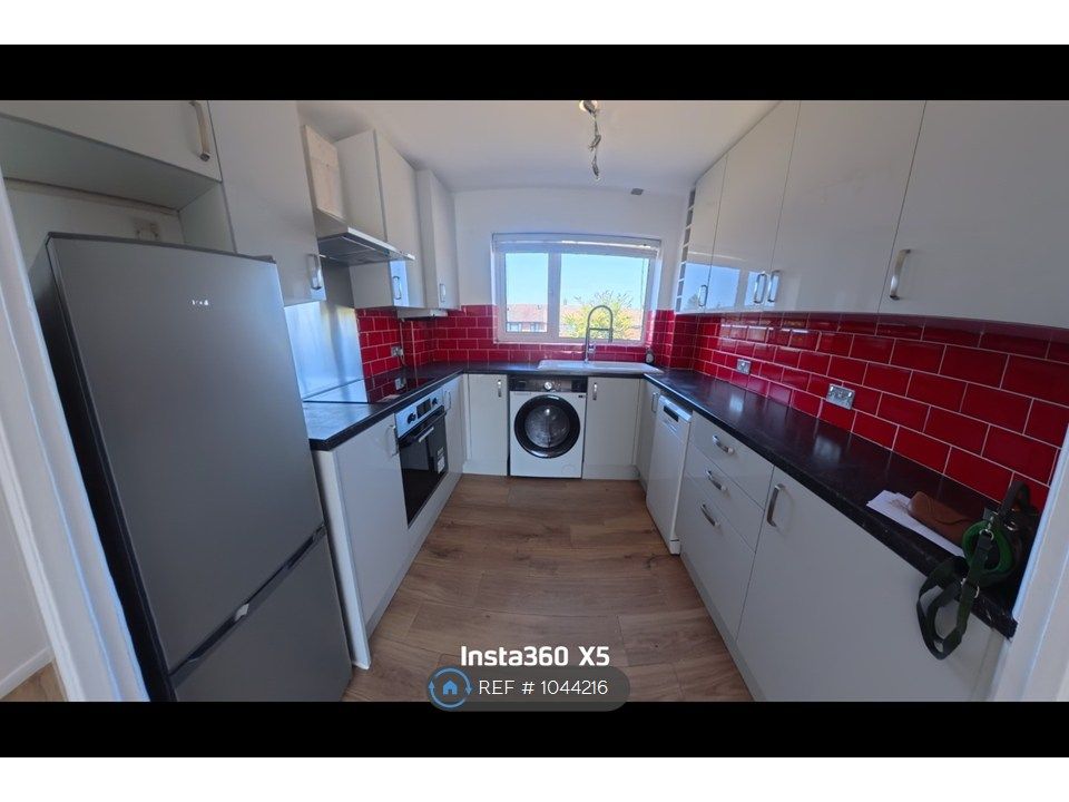 Property photo 1 of 10 Kitchen