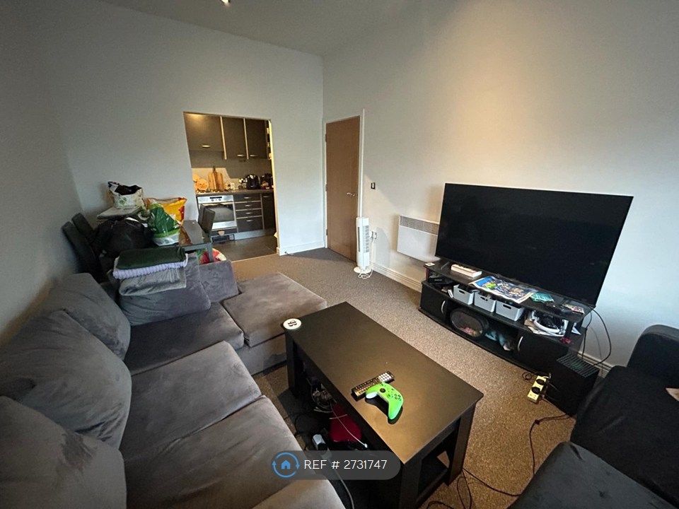 Property photo 3 of 11 Living Room