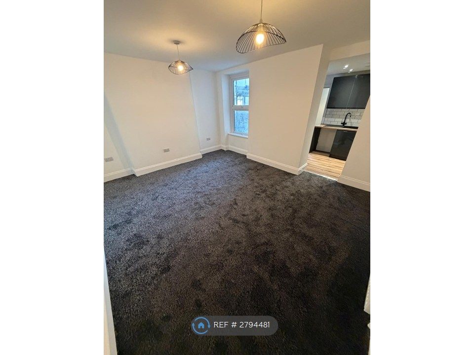 Property photo 2 of 4 Living/Dining Room