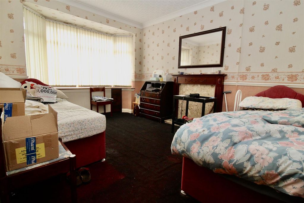 Property photo 3 of 13 20 Twyford R1.Jpg