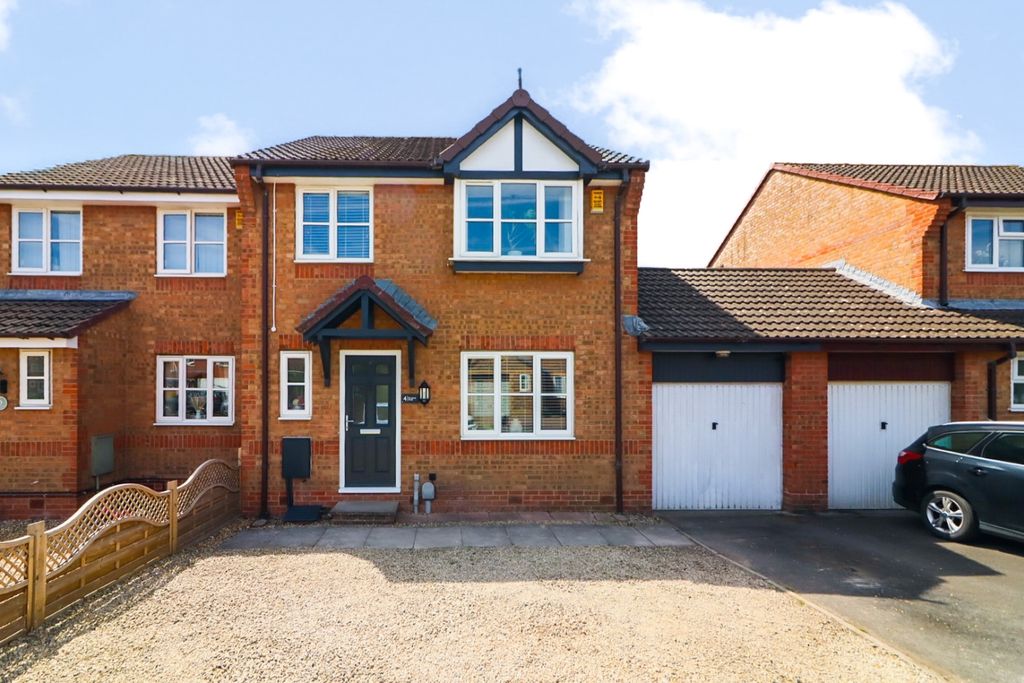 Property photo 1 of 41 Image00006