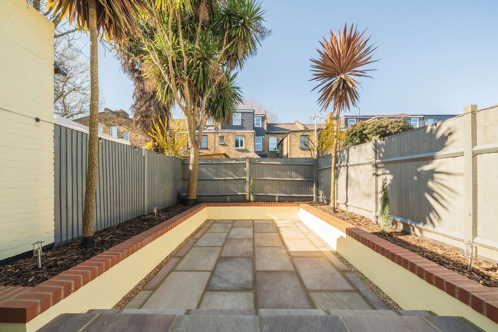 Property photo 2 of 6