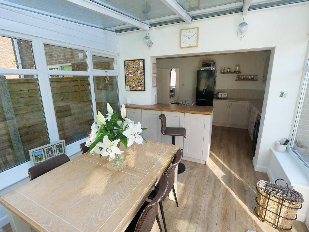 Property photo 2 of 14 Conservatory Dual Aspect