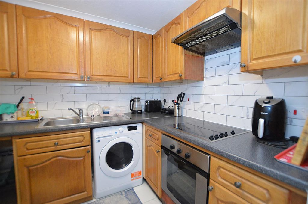 Property photo 3 of 6 24 Beaumont Place Kitchen2.Jpg