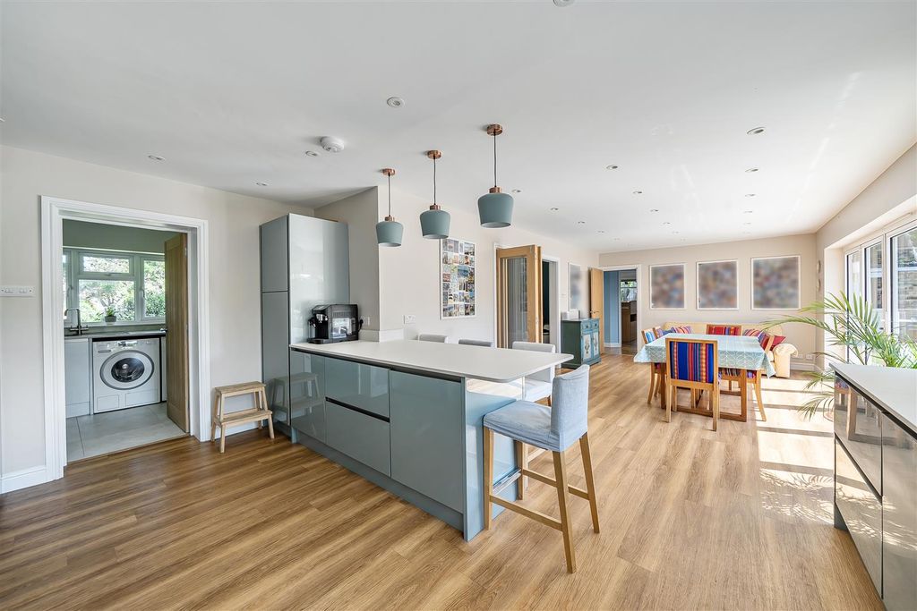 Property photo 3 of 19 1473491-10-6A394Cfde8d84.Jpg