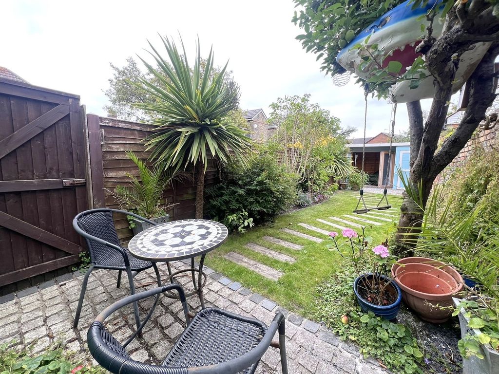 Property photo 2 of 17