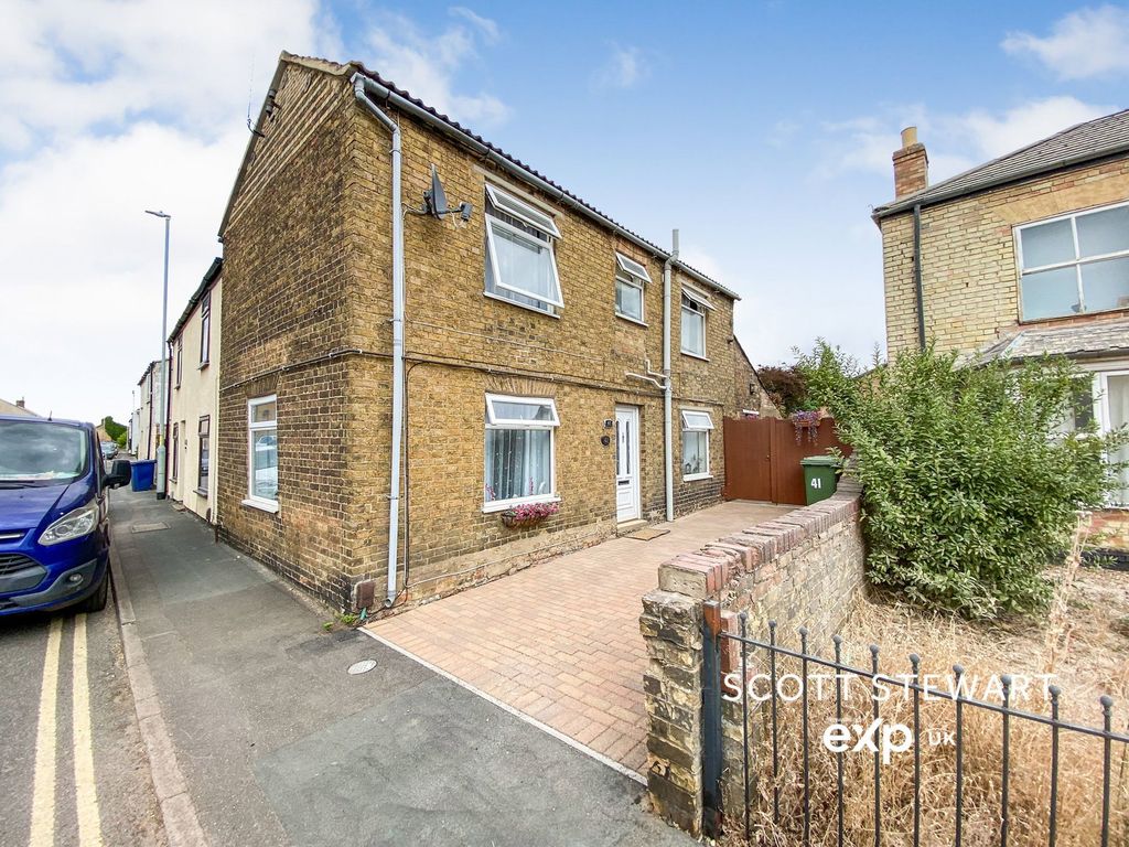 Property photo 1 of 8