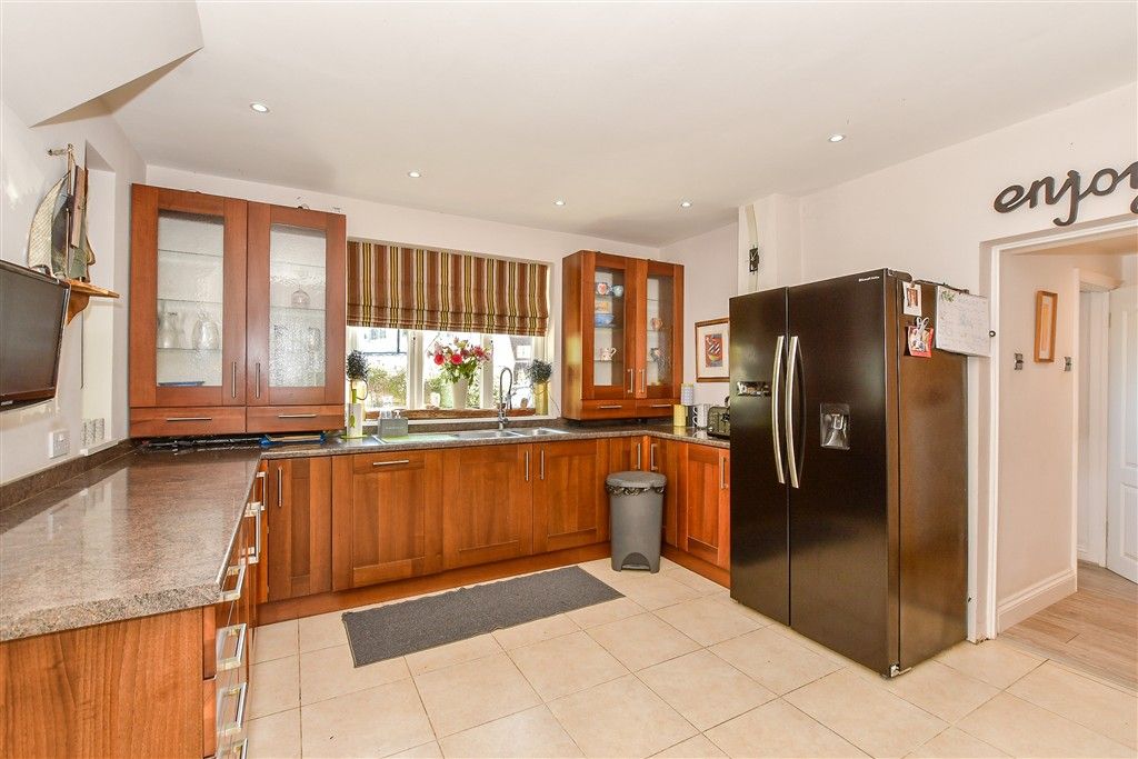 Property photo 2 of 12 Kitchen