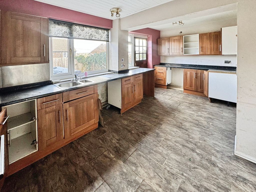 Property photo 2 of 9 Photo 8