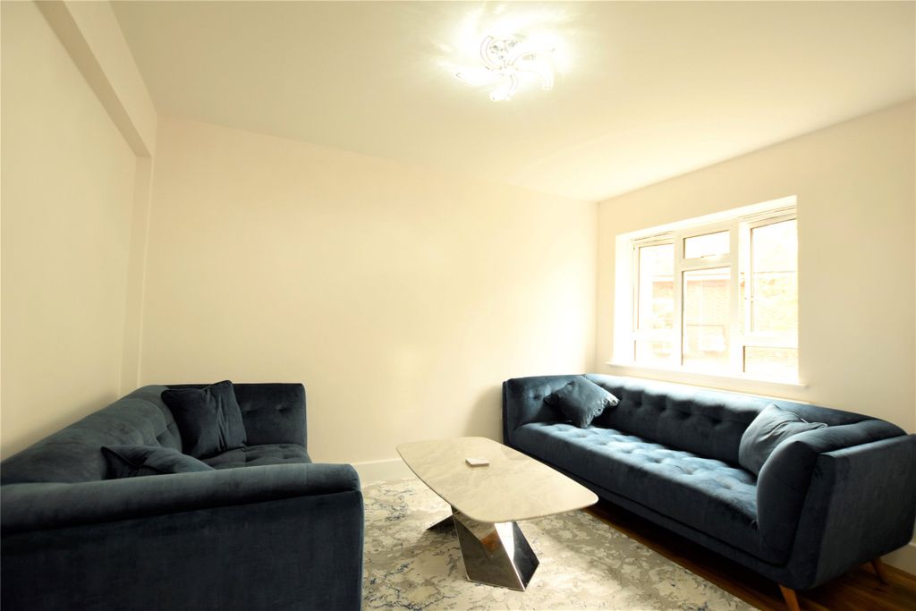 Property photo 1 of 10 Lounge