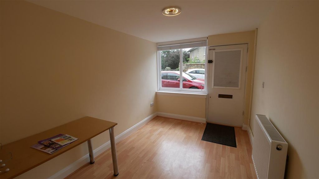 Property photo 2 of 11 Entrance Hall/Porch