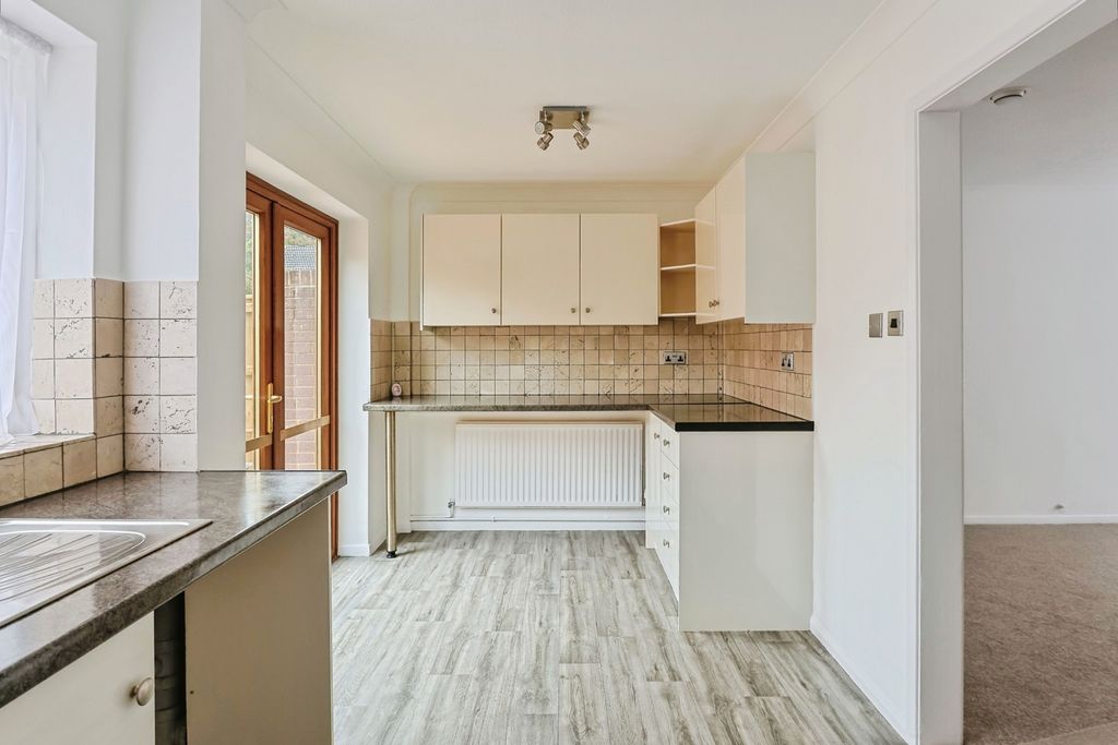 Property photo 2 of 14 Kitchen