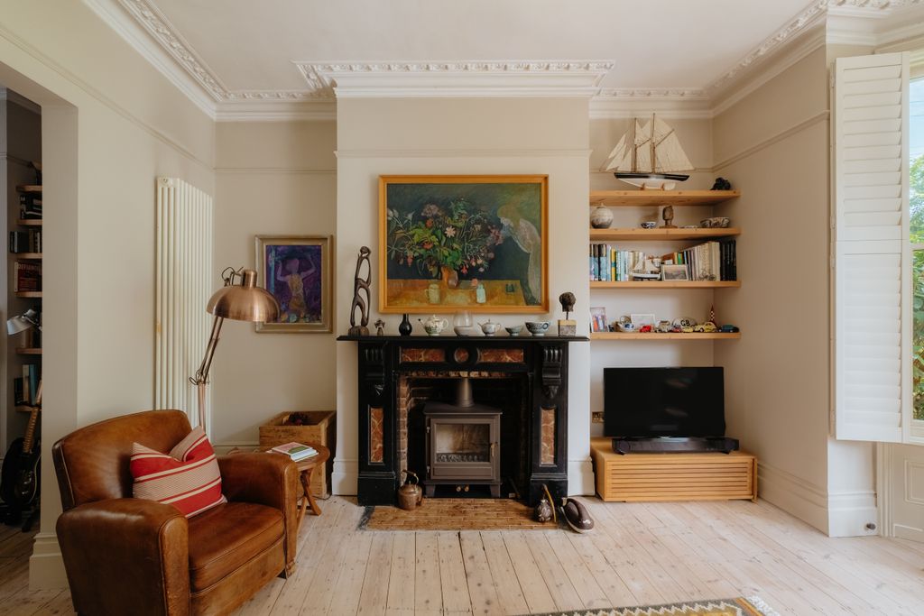 Property photo 1 of 28 Croft-Hastings-Lowerparkroad-Interior