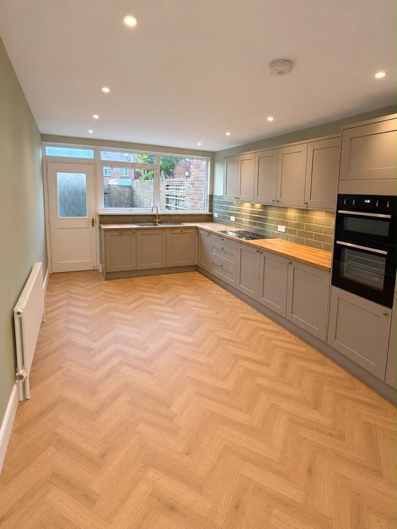 Property photo 2 of 18 Kitchen/Diner