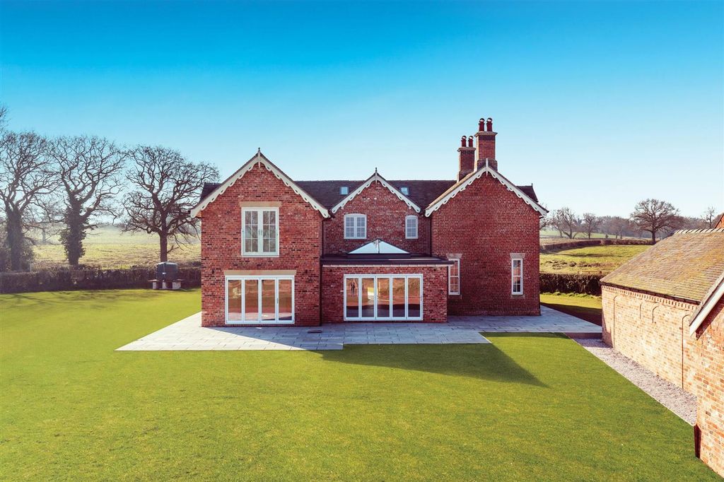 Property photo 3 of 21 8639739-Exterior06-V2.Jpg