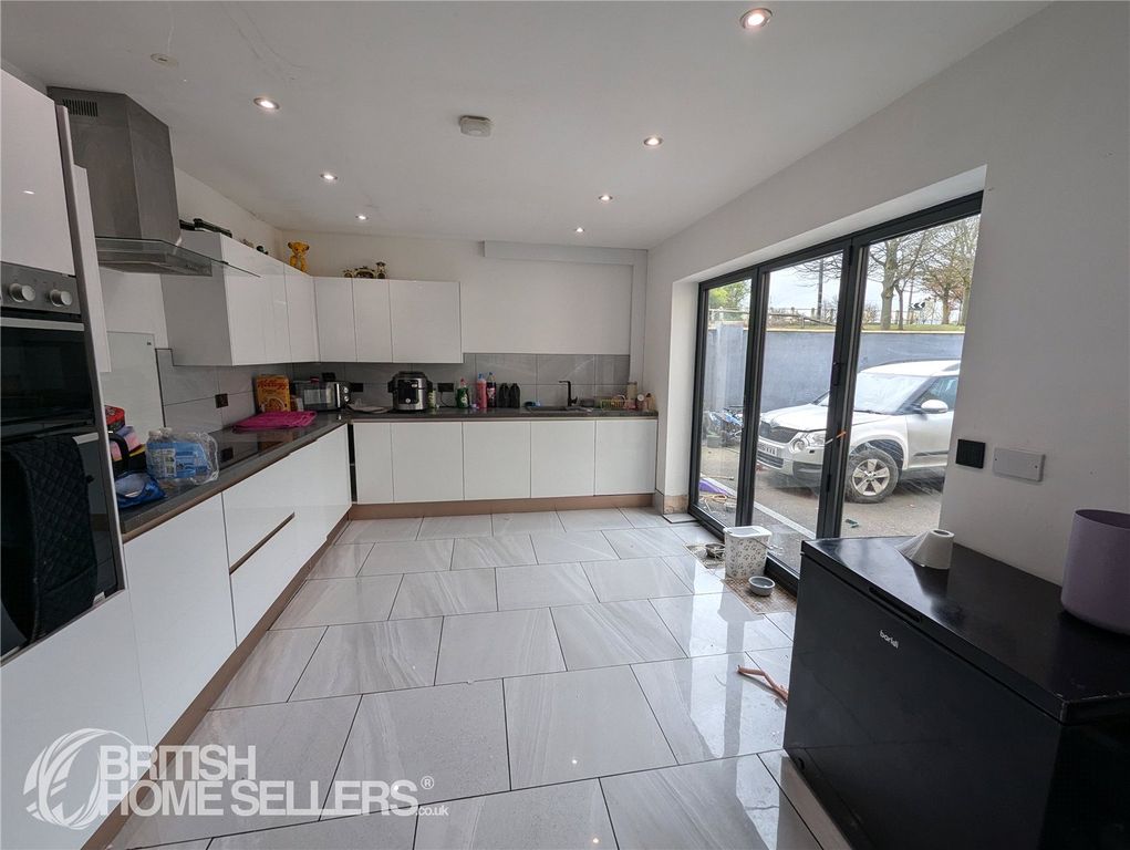 Property photo 2 of 24 Picture No. 21