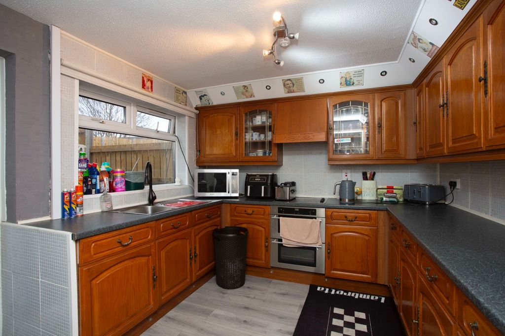 Property photo 3 of 25