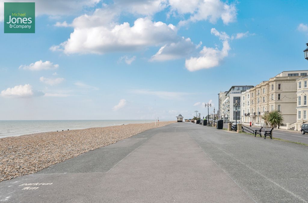 Property photo 2 of 8 Direct Sea View