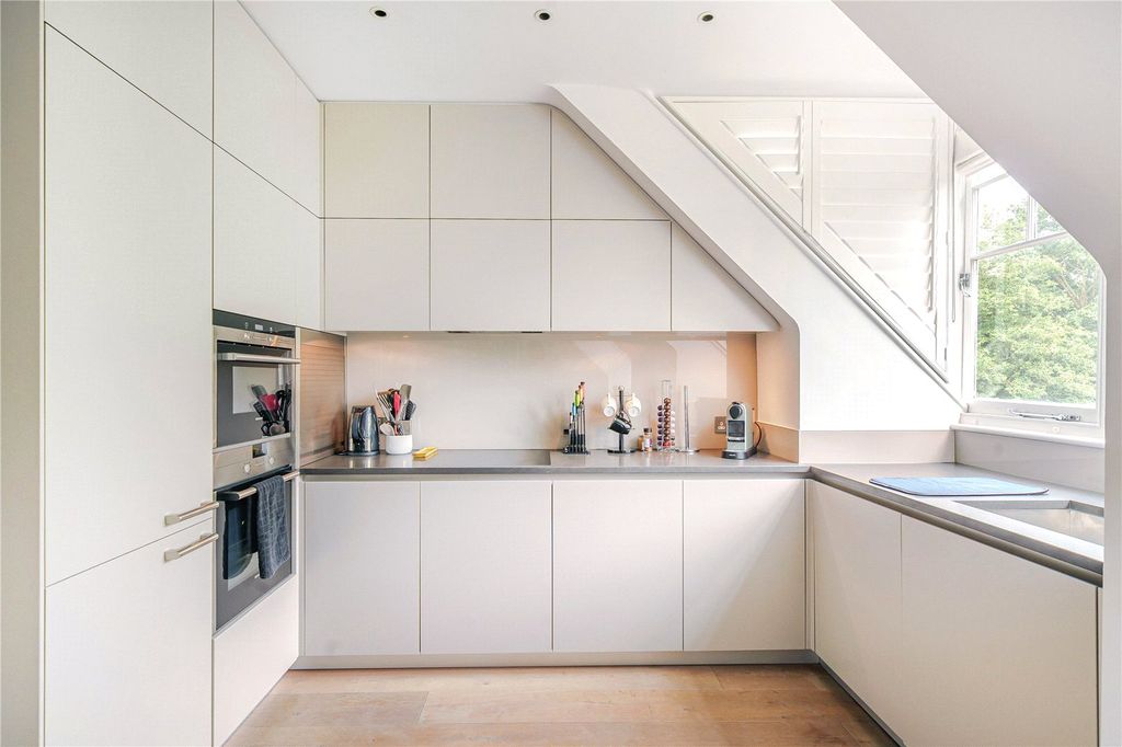 Property photo 3 of 21 Kitchen