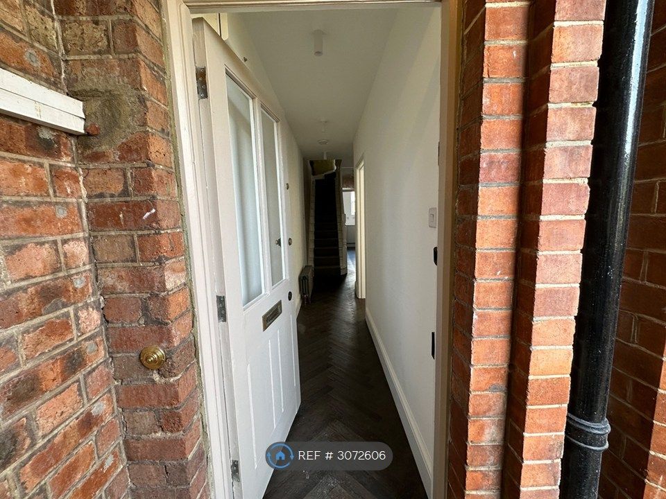 Property photo 3 of 32 Entrance