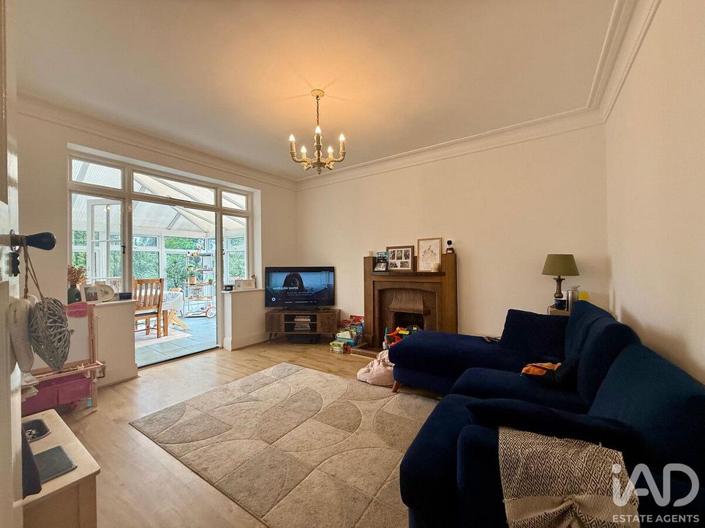 Property photo 3 of 12