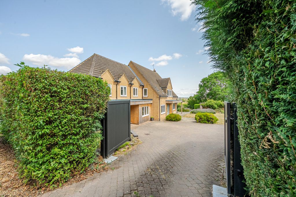 Property photo 1 of 27