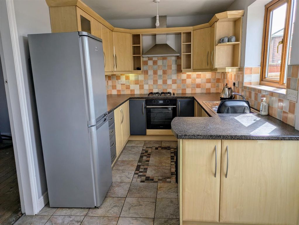 Property photo 3 of 9 Kitchen