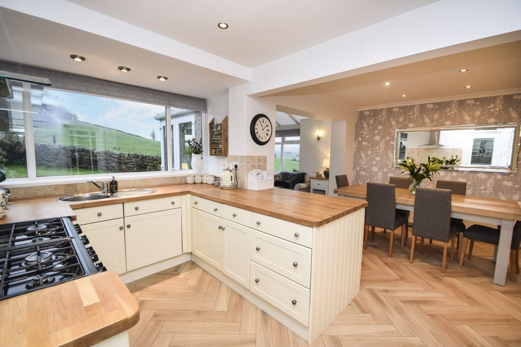 Property photo 2 of 29