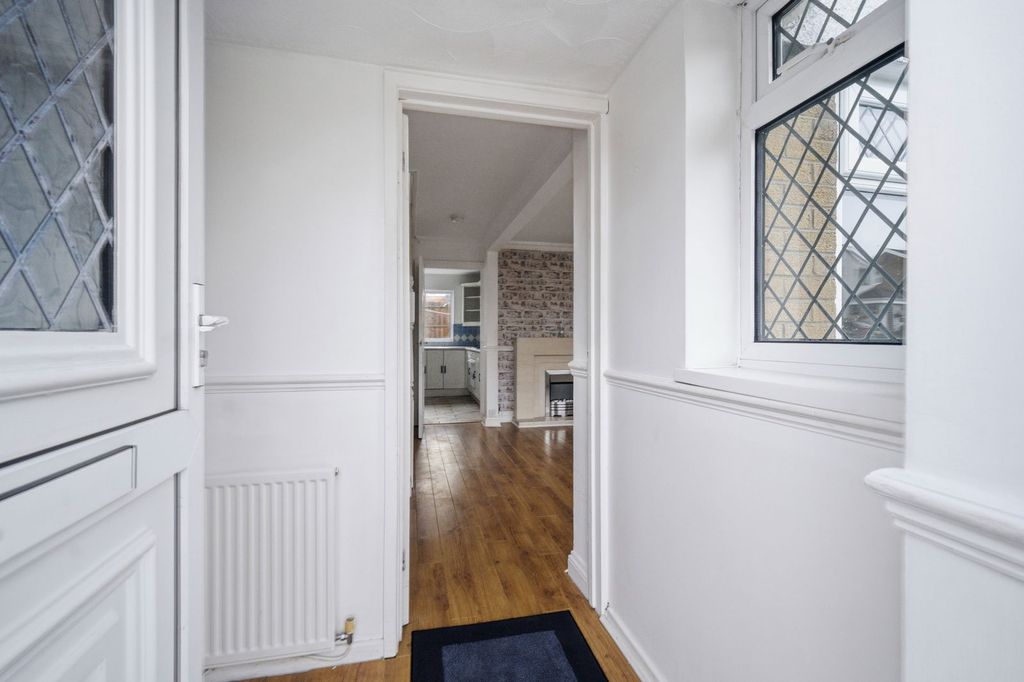 Property photo 3 of 33