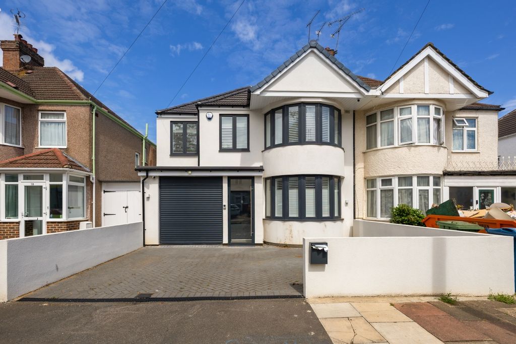 Property photo 1 of 28 94159_56-Moat-Dri...