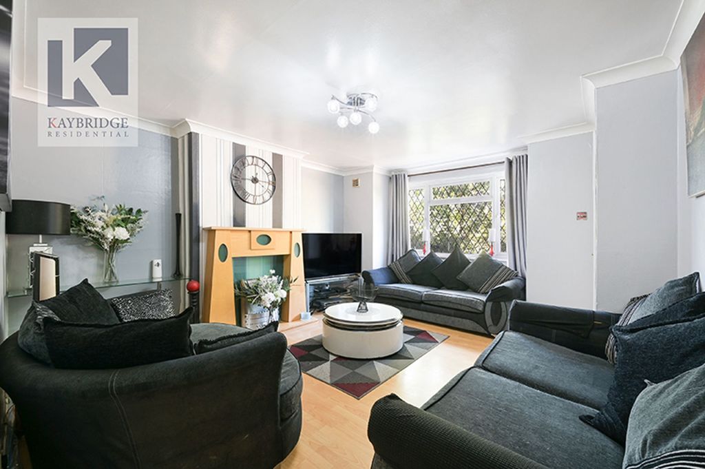 Property photo 2 of 12 Kingston Road, Epsom - Kt17 2Es