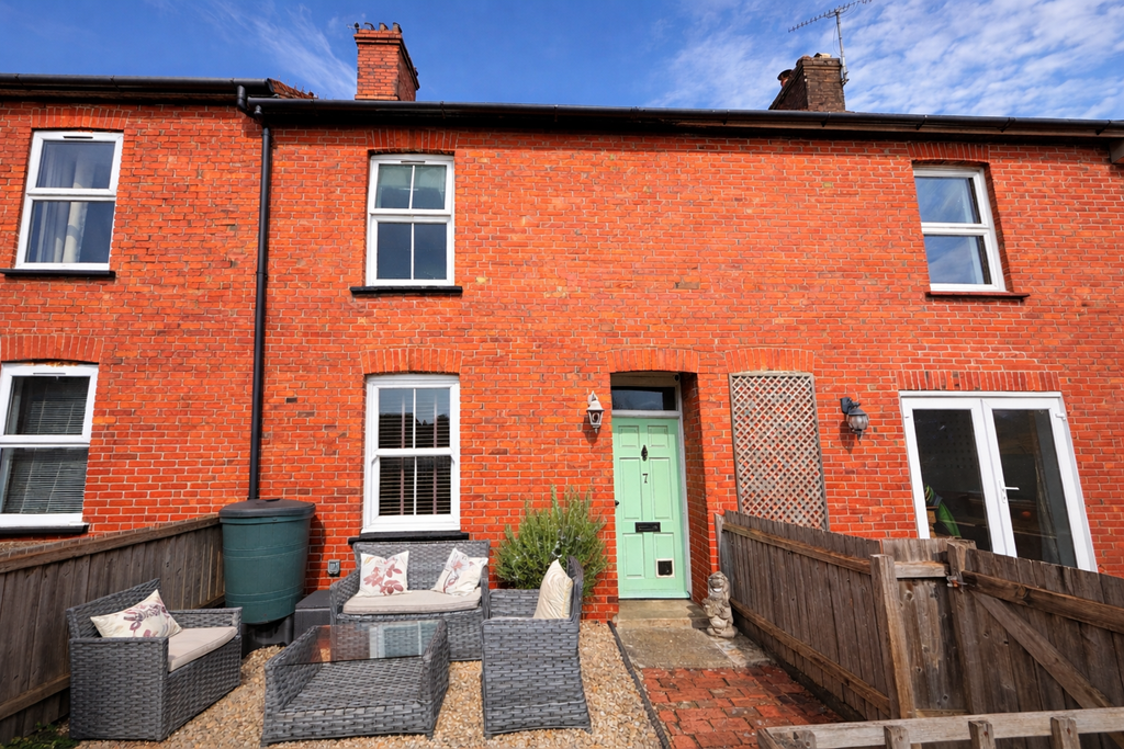 Property photo 1 of 15 Front (Exterior)