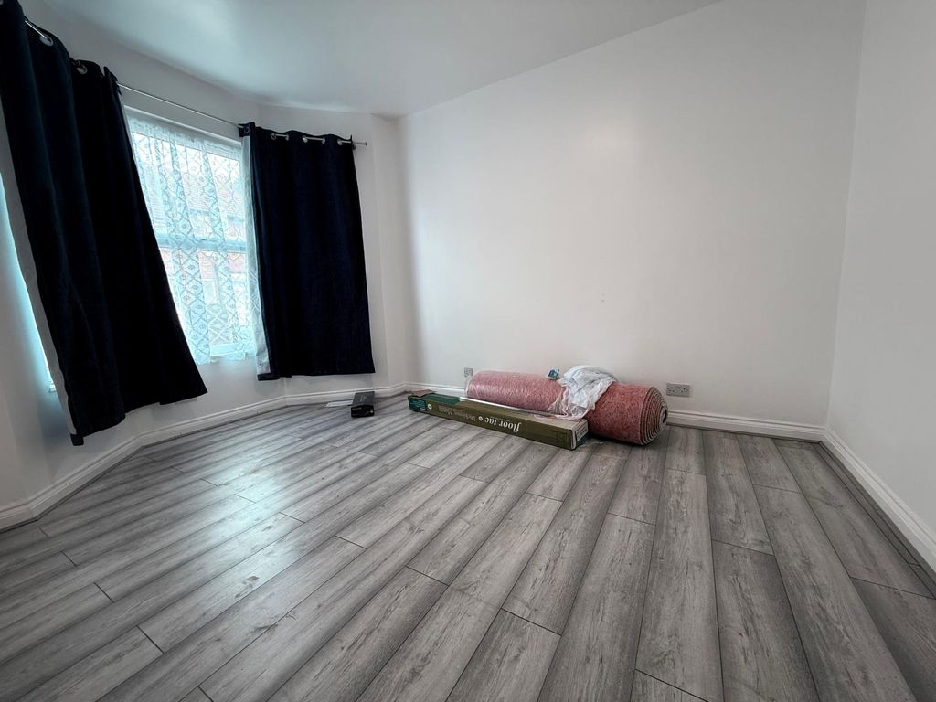 Property photo 2 of 11 Gallery
