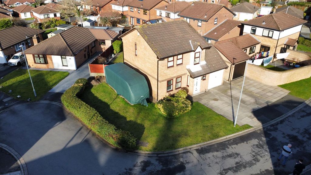 Property photo 1 of 30 Melville Close