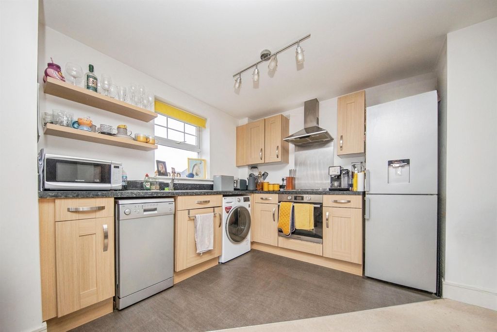 Property photo 3 of 13