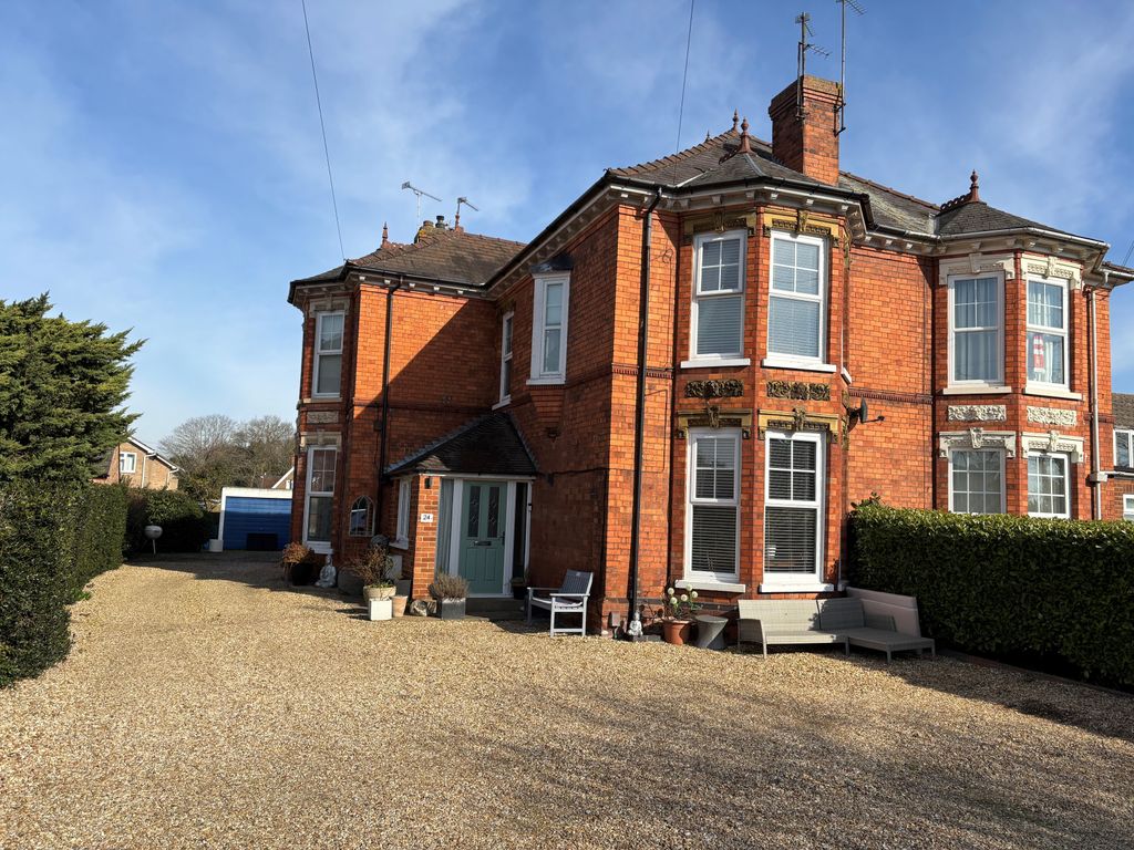 Property photo 1 of 8