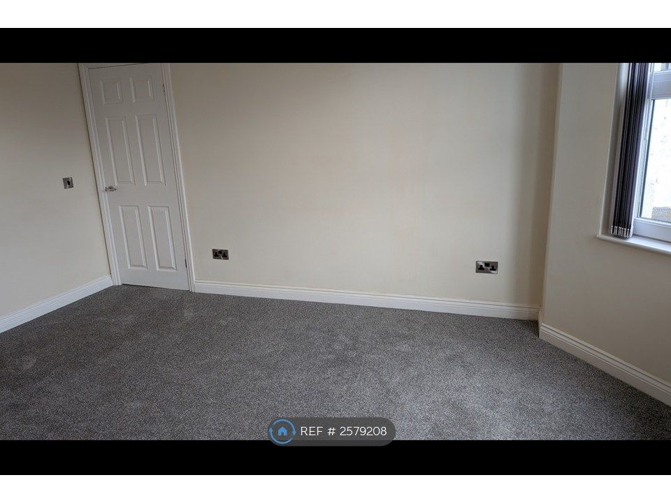 Property photo 3 of 13 Living Room