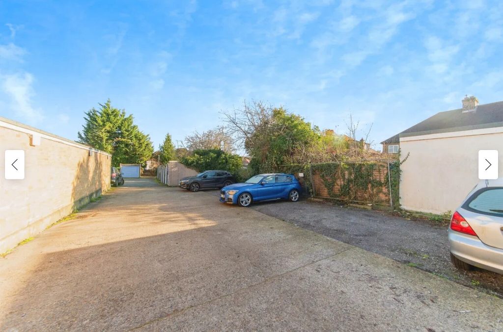 Property photo 2 of 3