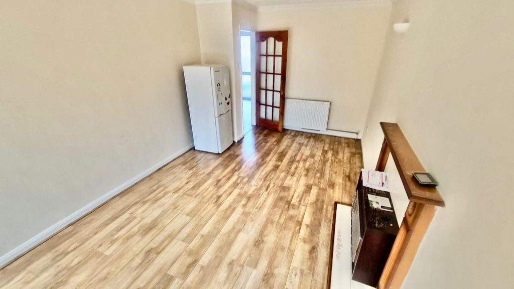 Property photo 3 of 32