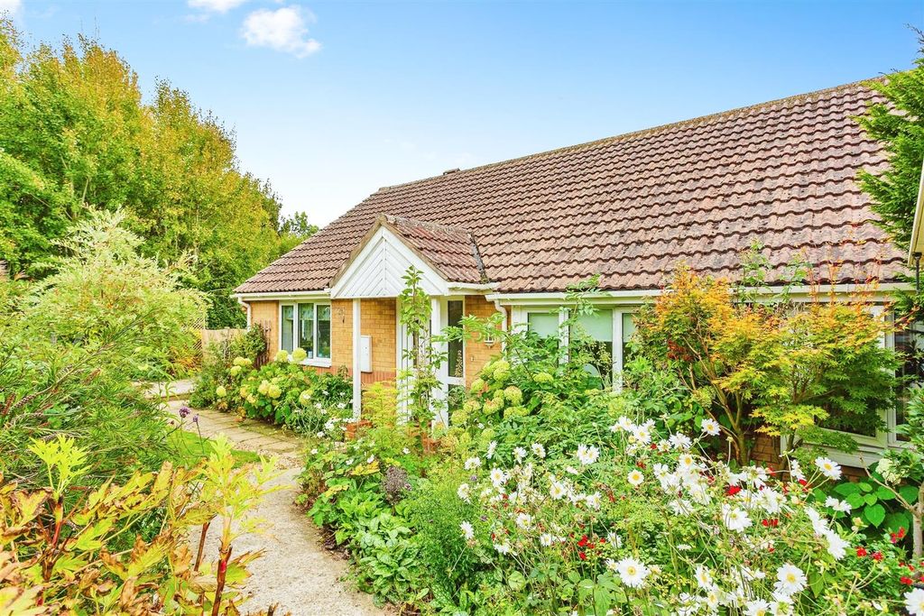 Property photo 1 of 16 Outside (7).Jpg