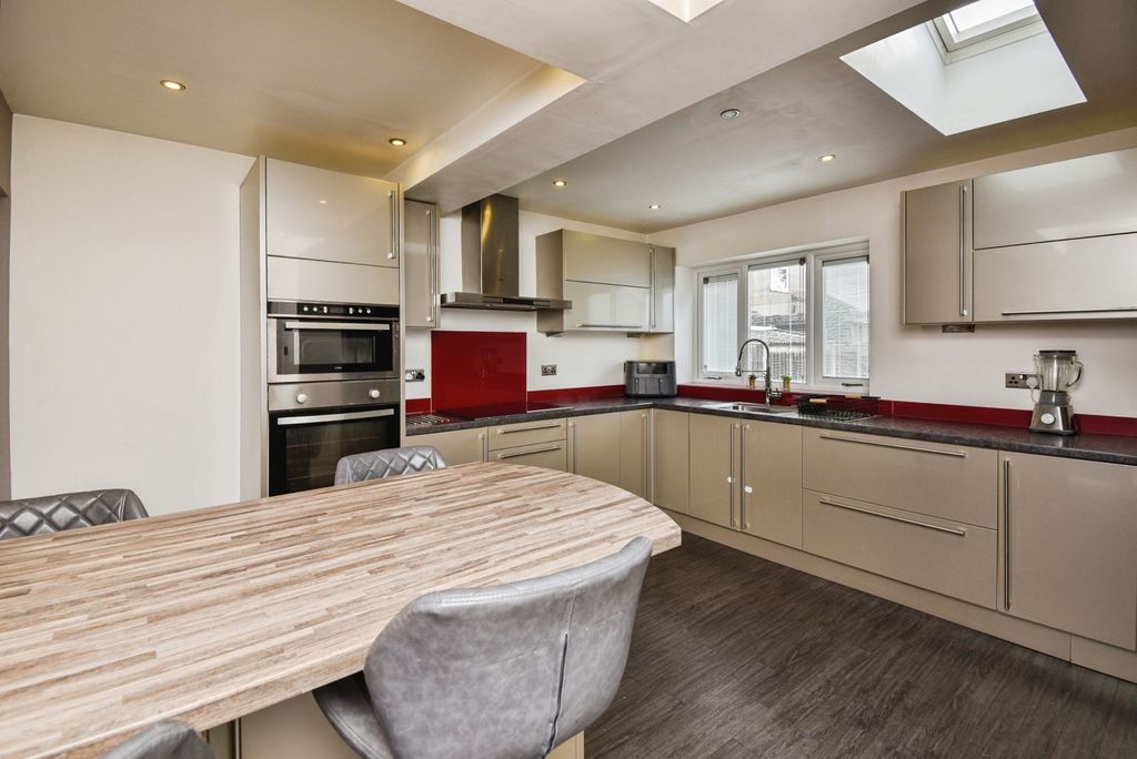 Property photo 3 of 20 Pbox-Img.Jpg