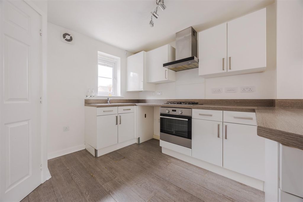 Property photo 2 of 11 Kitchen