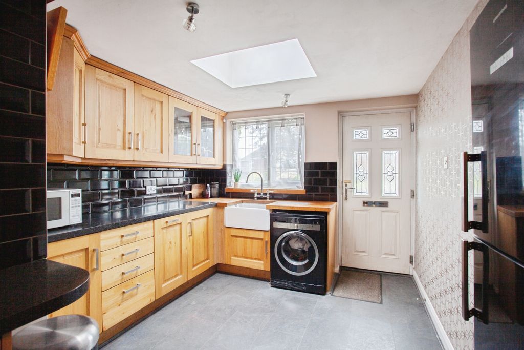 Property photo 3 of 15 Kitchen