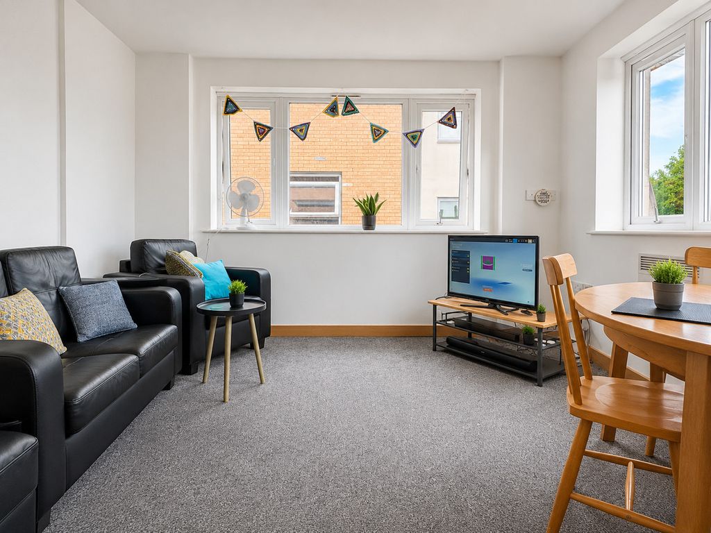 Property photo 2 of 11